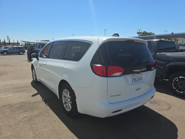2023 Chrysler Voyager LX