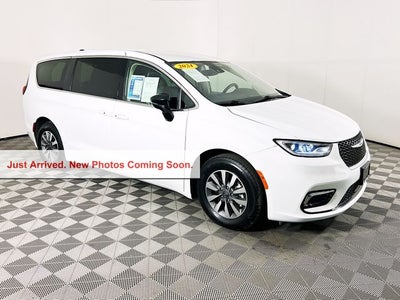 2024 Chrysler Pacifica Hybrid Select