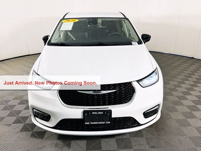 2024 Chrysler Pacifica Hybrid Select