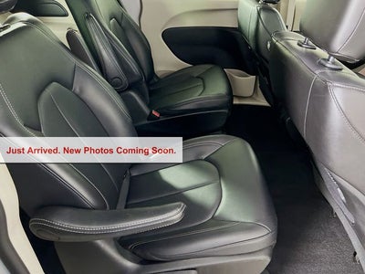 2024 Chrysler Pacifica Hybrid Select