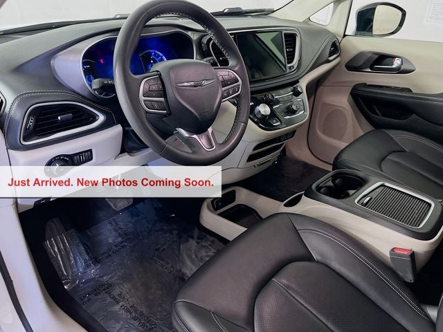 2024 Chrysler Pacifica Hybrid Select