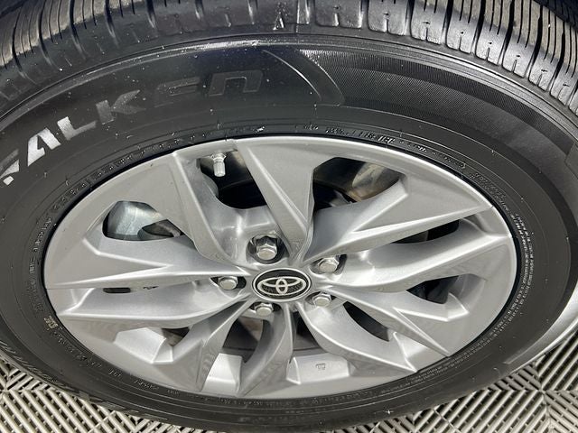 2023 Toyota Sienna LE 8 Passenger