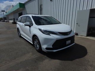 2023 Toyota Sienna LE 8 Passenger