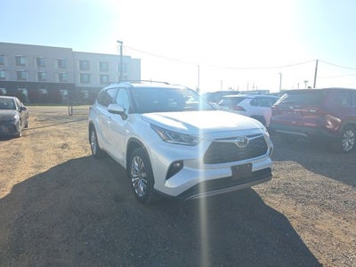 2026 Toyota Highlander Hybrid Platinum