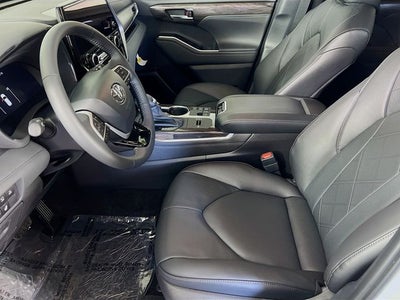 2026 Toyota Highlander Hybrid Platinum