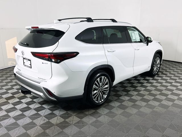 2026 Toyota Highlander Hybrid Platinum