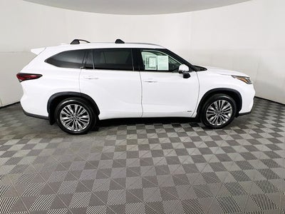 2026 Toyota Highlander Hybrid Platinum