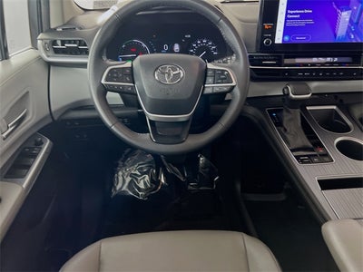 2025 Toyota Sienna XLE 8 Passenger