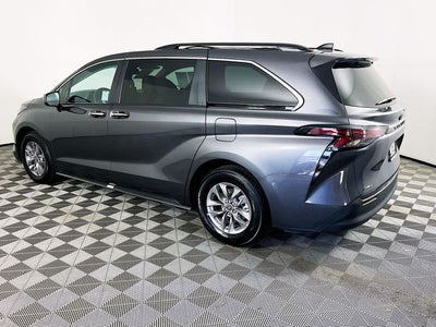 2025 Toyota Sienna XLE 8 Passenger