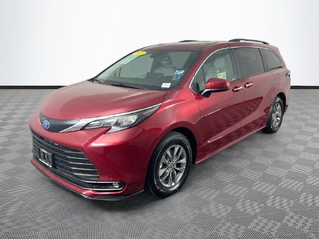 2025 Toyota Sienna XLE 8 Passenger