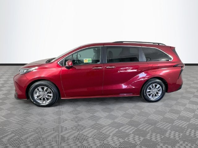 2025 Toyota Sienna XLE 8 Passenger
