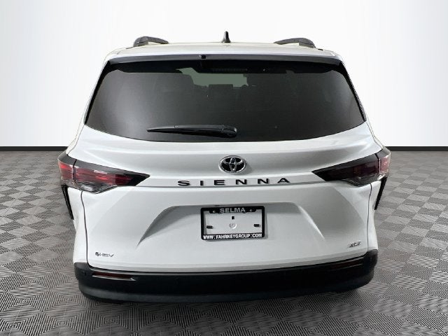 2026 Toyota Sienna XLE 8 Passenger