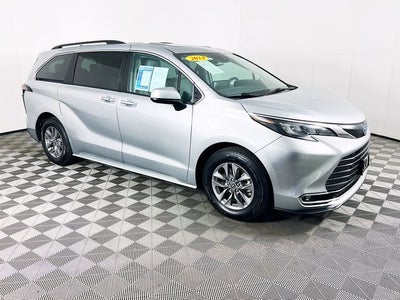 2024 Toyota Sienna XLE