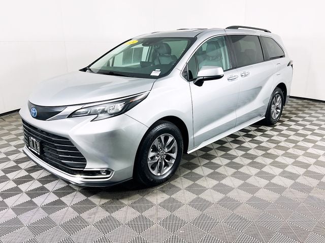 2024 Toyota Sienna XLE