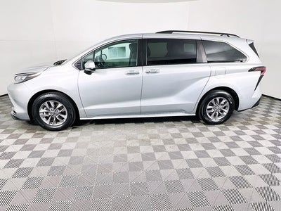 2024 Toyota Sienna XLE