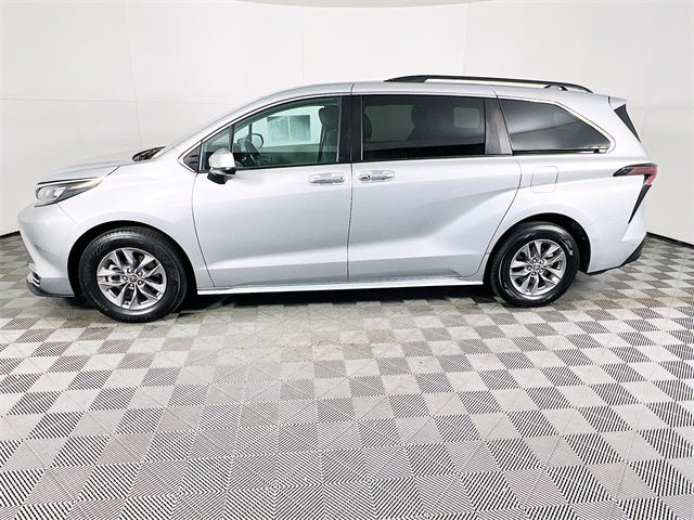 2024 Toyota Sienna XLE