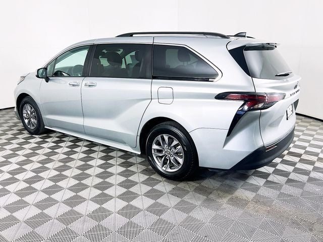 2024 Toyota Sienna XLE