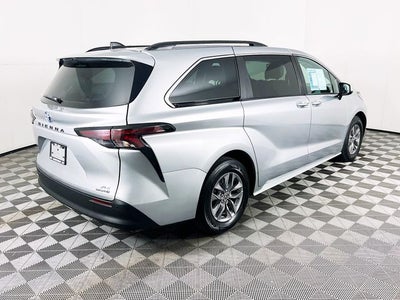 2024 Toyota Sienna XLE
