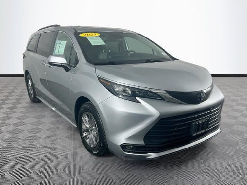 2025 Toyota Sienna XLE 8 Passenger