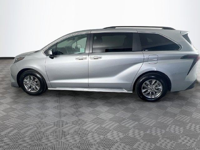 2025 Toyota Sienna XLE 8 Passenger