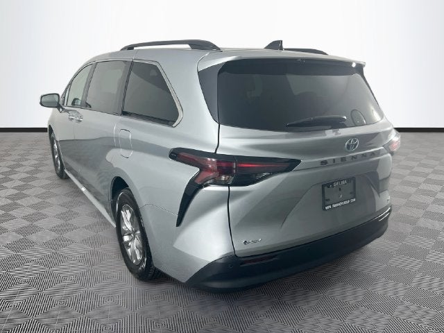 2025 Toyota Sienna XLE 8 Passenger