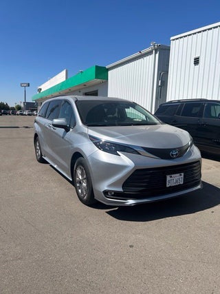 2025 Toyota Sienna XLE 8 Passenger