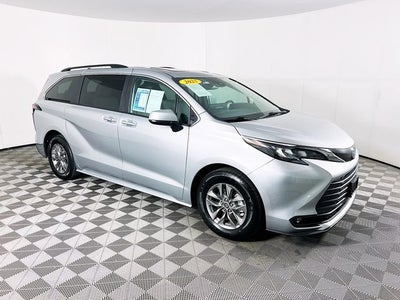 2025 Toyota Sienna XLE 8 Passenger