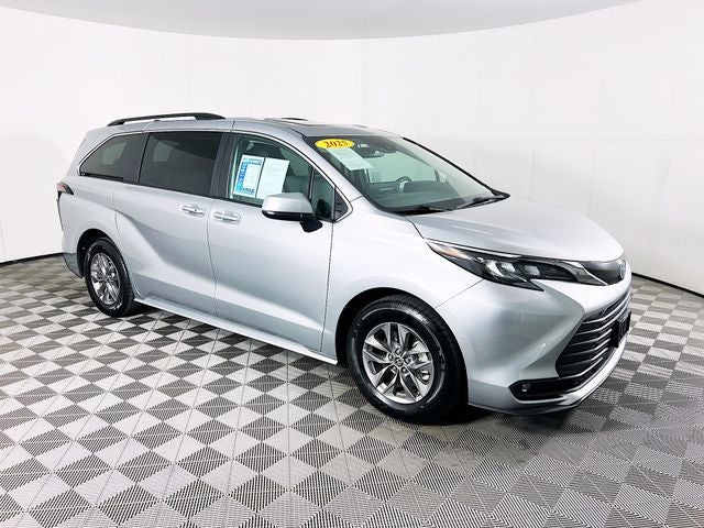 2025 Toyota Sienna XLE 8 Passenger
