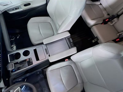 2025 Toyota Sienna XLE 8 Passenger