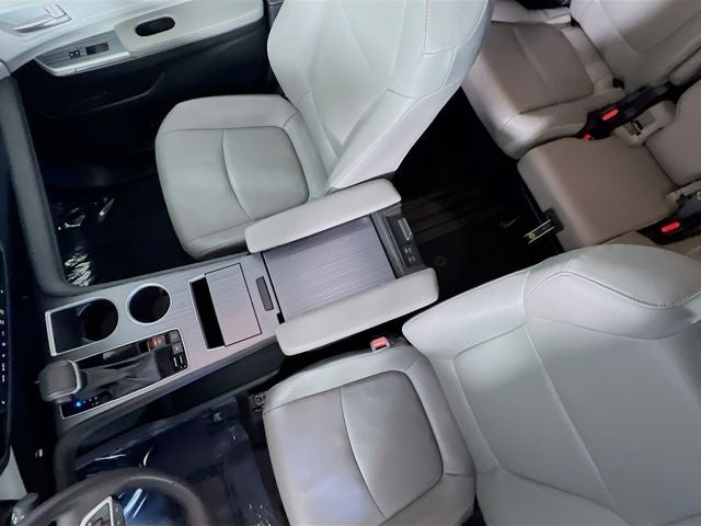 2025 Toyota Sienna XLE 8 Passenger