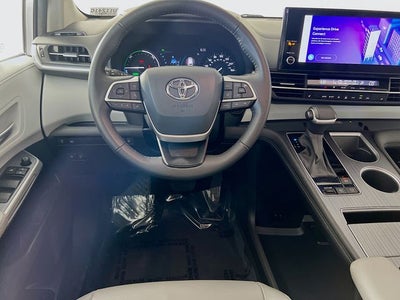 2025 Toyota Sienna XLE 8 Passenger