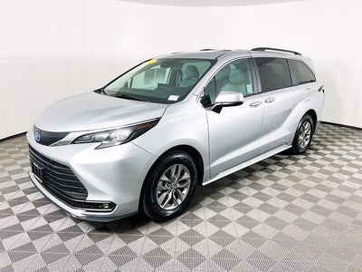 2025 Toyota Sienna XLE 8 Passenger