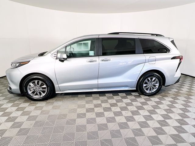 2025 Toyota Sienna XLE 8 Passenger