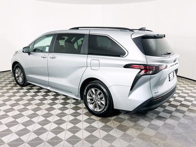 2025 Toyota Sienna XLE 8 Passenger