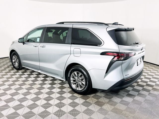 2025 Toyota Sienna XLE 8 Passenger