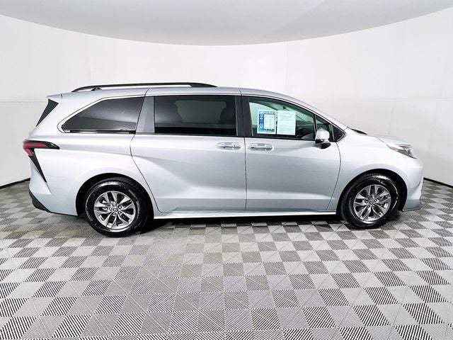 2025 Toyota Sienna XLE 8 Passenger