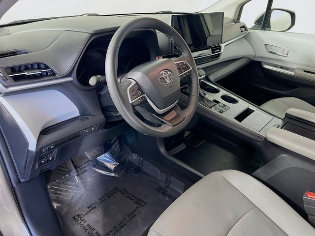 2025 Toyota Sienna XLE 8 Passenger