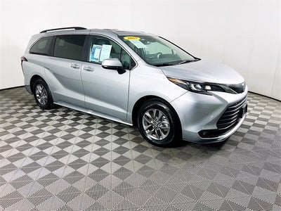 2025 Toyota Sienna XLE 8 Passenger