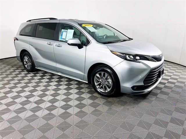 2025 Toyota Sienna XLE 8 Passenger