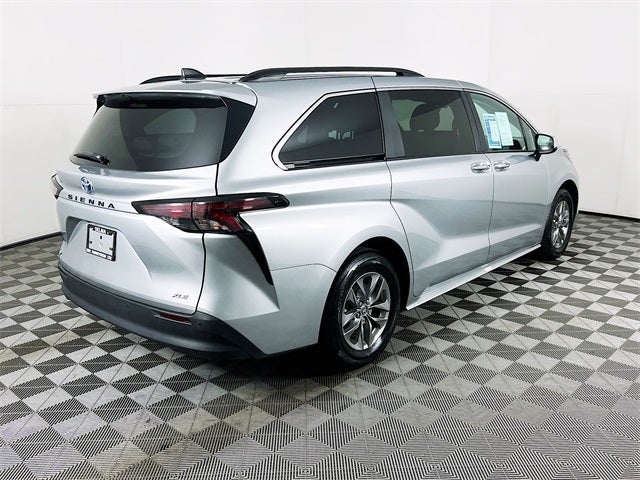 2025 Toyota Sienna XLE 8 Passenger