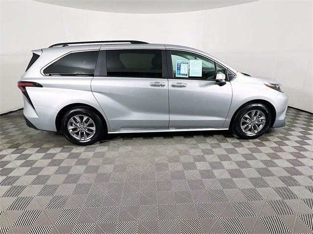 2025 Toyota Sienna XLE 8 Passenger