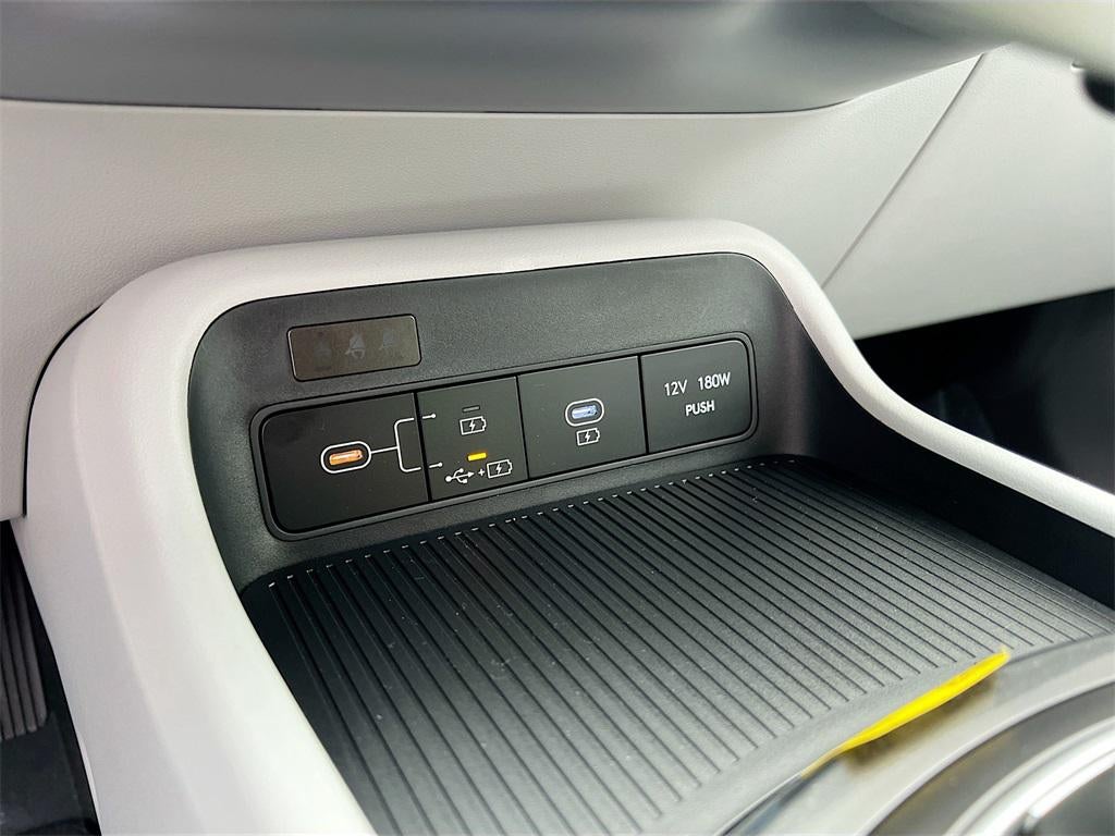 2026 Hyundai KONA SE FWD