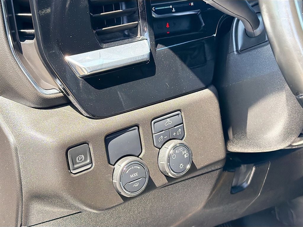 2025 Chevrolet Silverado LT