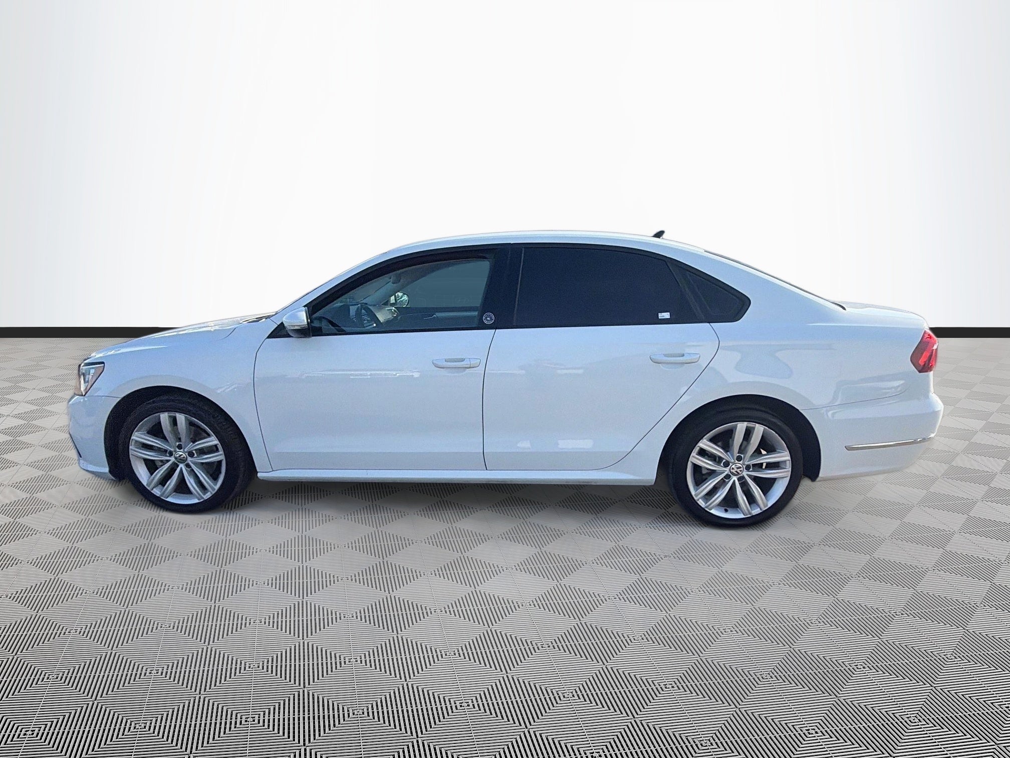2019 Volkswagen Passat 2.0T Wolfsburg Edition