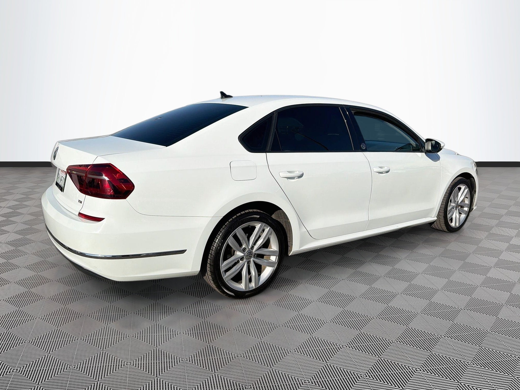 2019 Volkswagen Passat 2.0T Wolfsburg Edition