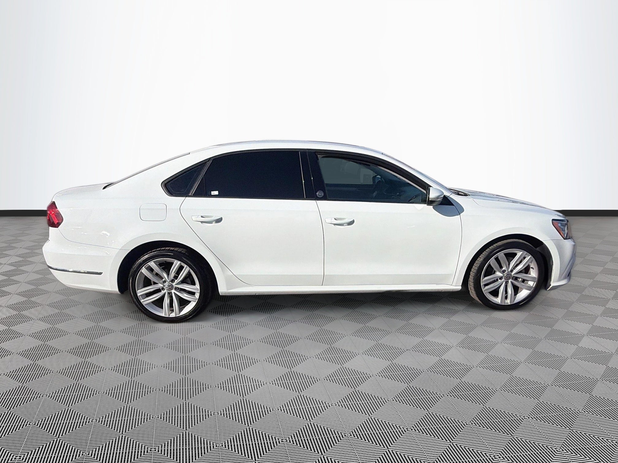 2019 Volkswagen Passat 2.0T Wolfsburg Edition