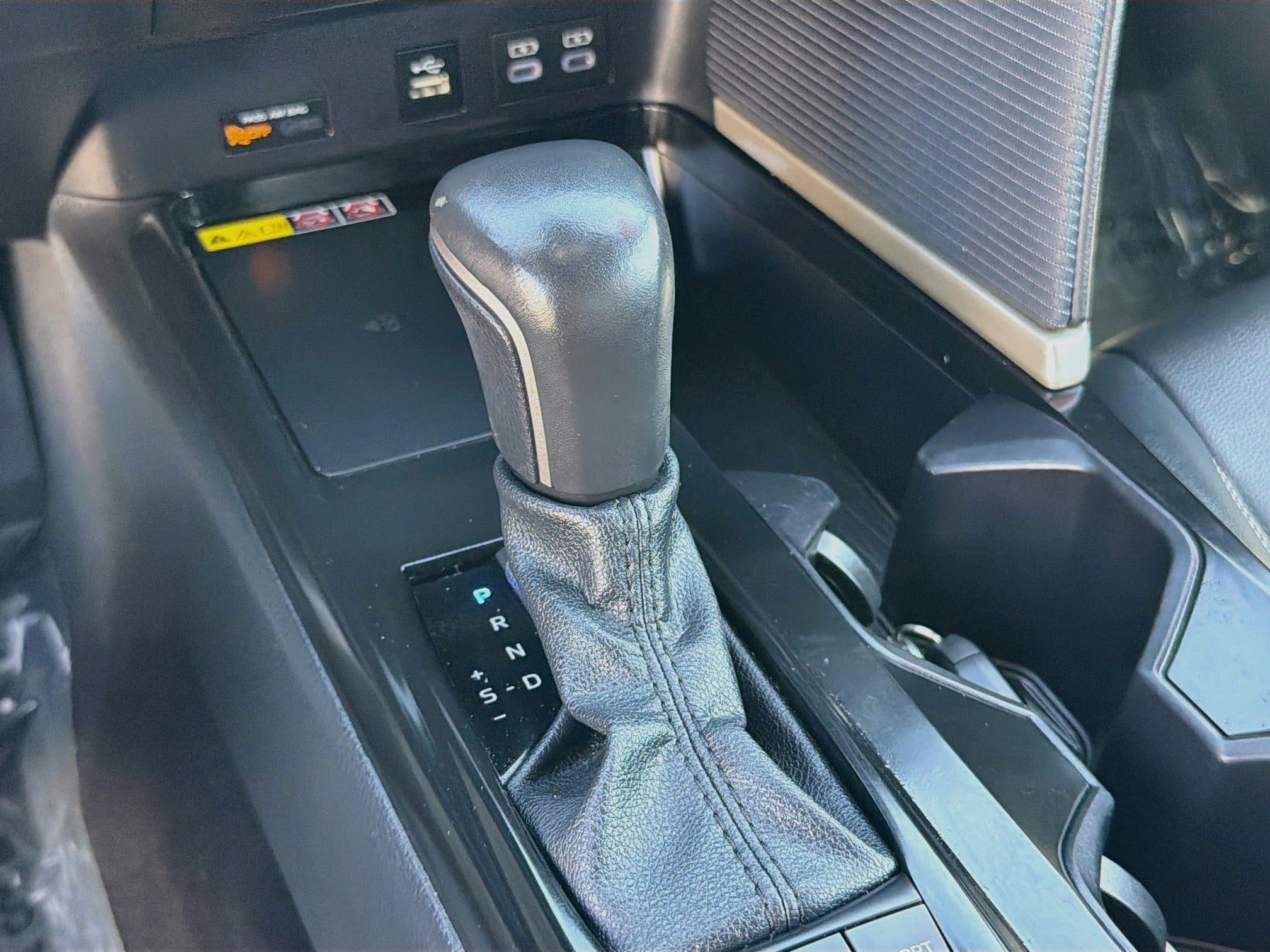 2025 Toyota Camry Hybrid SE