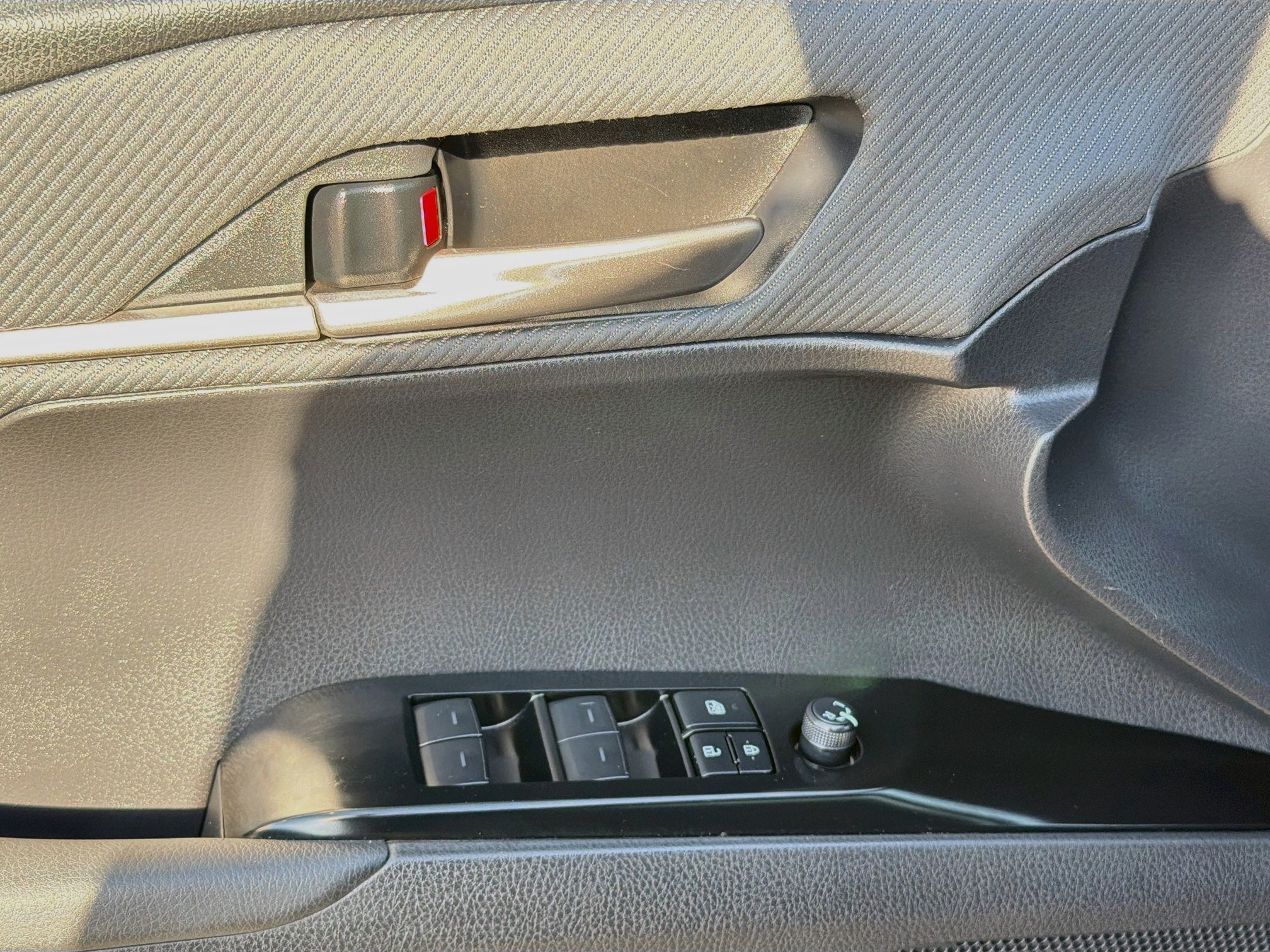 2025 Toyota Camry Hybrid SE