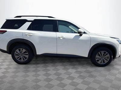 2024 Nissan Pathfinder SV