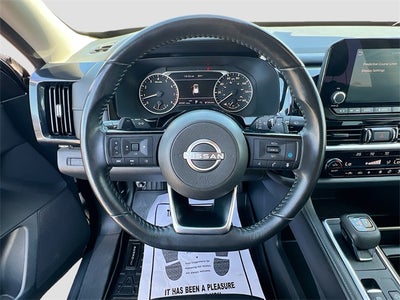 2022 Nissan Pathfinder SV